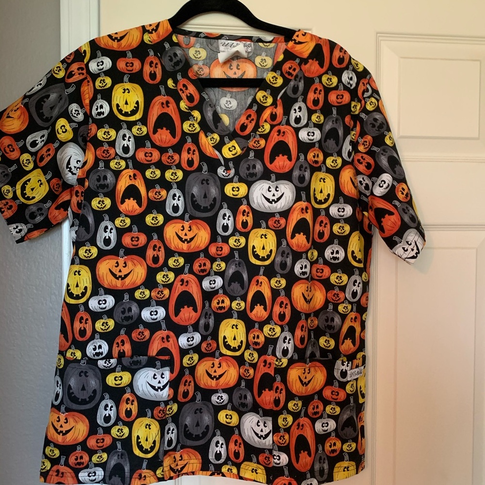 Uniform Advantage scrub top